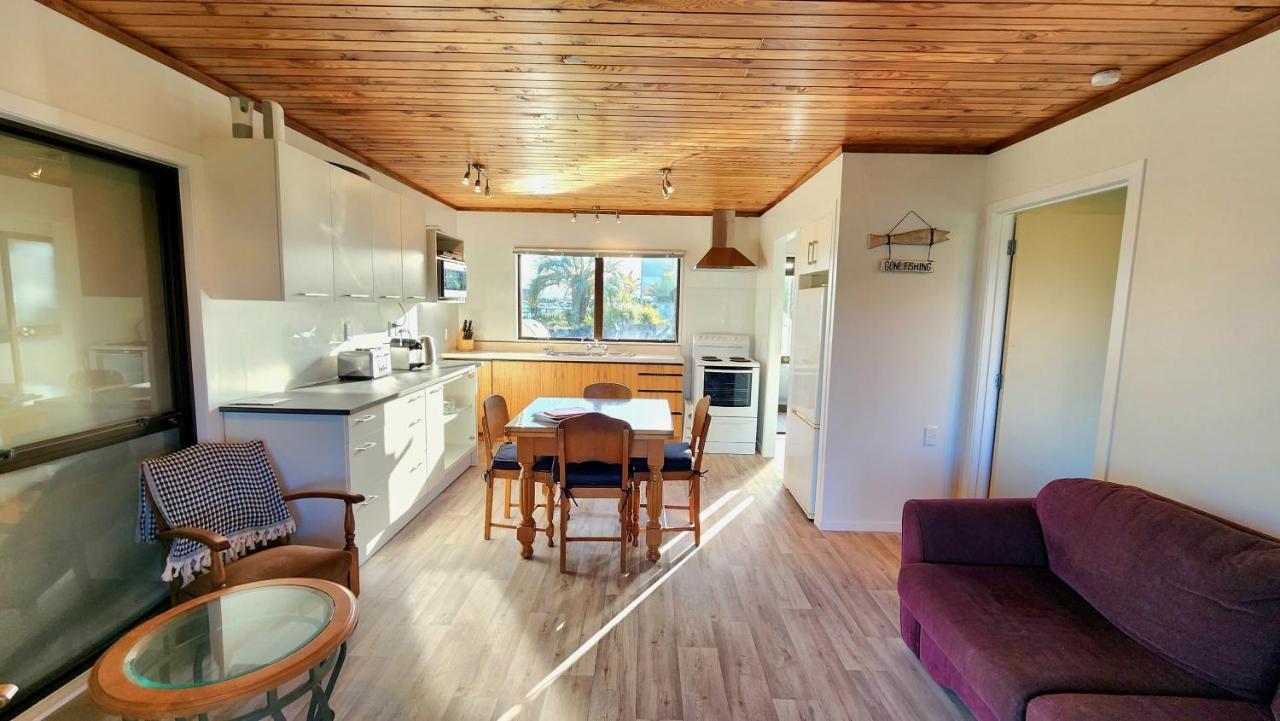 The Sunrise Bach - One Tree Point Holiday Home المظهر الخارجي الصورة